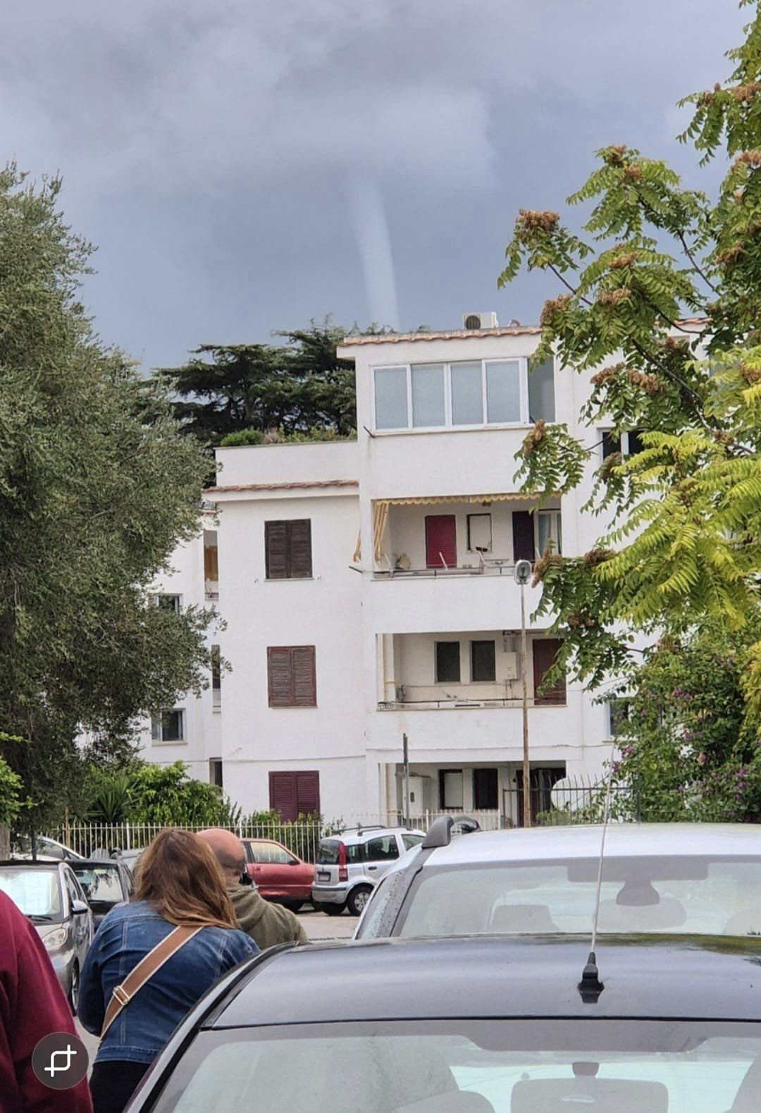 La tromba d'aria visibile da Ischia Porto